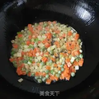 Make Pineapple rice step 2