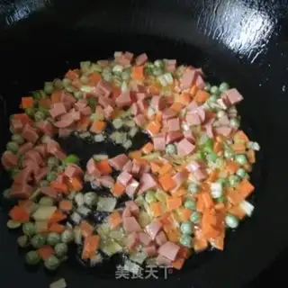 Make Pineapple rice step 3