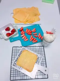 Make Strawberry lasagna step 6