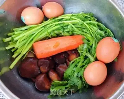 Make Cracked eggs and mushroom carrots step 0