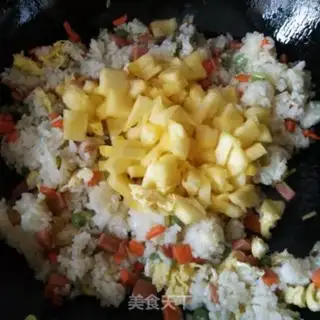Make Pineapple rice step 7