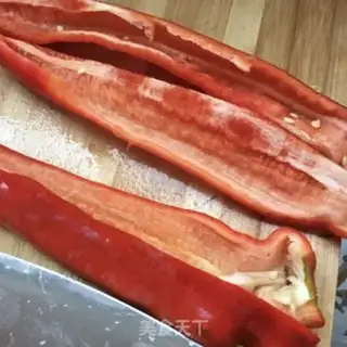 Make Red pepper fried meat step 0