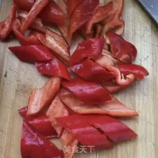Make Red pepper fried meat step 1