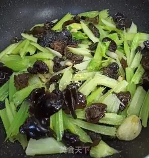 Make Celery fried wood step 5