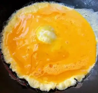 Make Cracked eggs and mushroom carrots step 4
