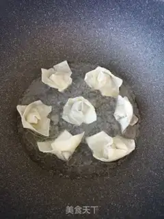 Make Hold the egg step 1