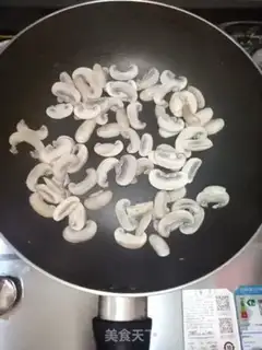 Make Fried eggs step 4