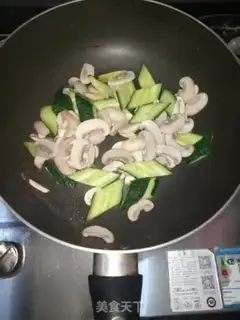 Make Fried eggs step 5