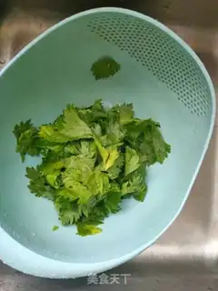 Make Celery leaves and fried eggs step 0