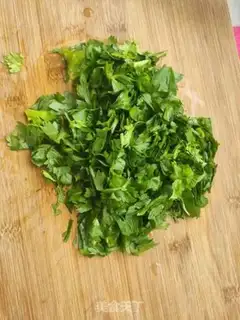Make Celery leaves and fried eggs step 1