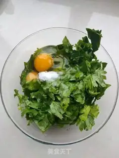 Make Celery leaves and fried eggs step 2