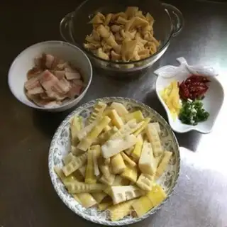 Make The salted meat springs and leaves step 0