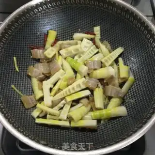 Make The salted meat springs and leaves step 3