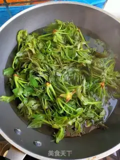 Make Scrambled eggs step 1