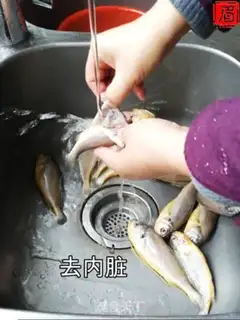 Make A pickled yellowfish step 0