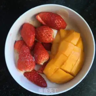 Make Charcoal yogurt with strawberries step 6