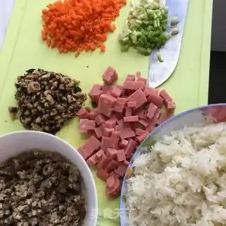 Make Frozen ham rice step 1