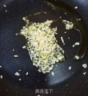 Make Garlic olive oil bacon fried rice step 2