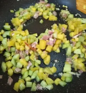 Make Garlic olive oil bacon fried rice step 3