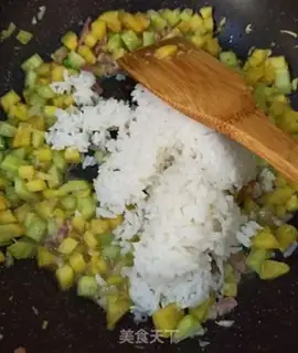 Make Garlic olive oil bacon fried rice step 4