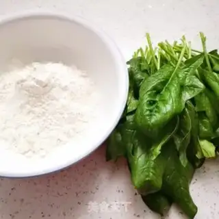 Make Handy spinach noodles step 0