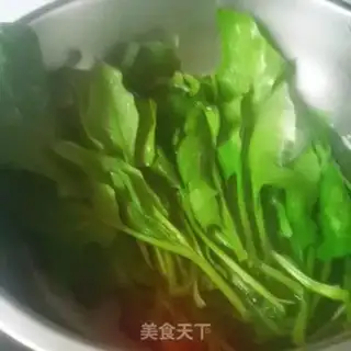Make Handy spinach noodles step 2