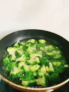 Make Bacon and broccoli step 3