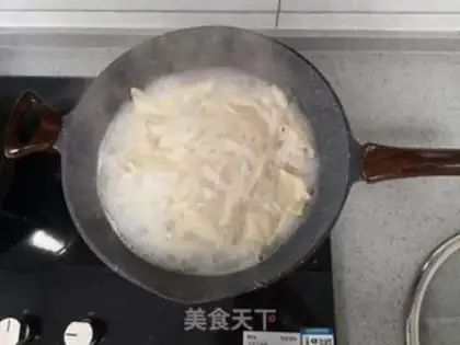 Make The lamb noodles step 8
