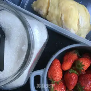 Make Grenade strawberry hug step 0