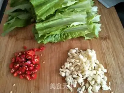 Make Rice and garlic oatmeal step 1