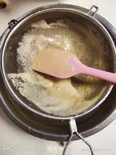 Make Coco strawberry naked cake step 3