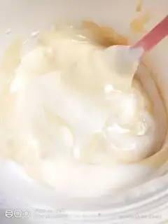 Make Coco strawberry naked cake step 8