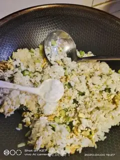 Make cucumber egg fried rice step 6