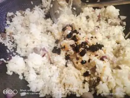 Make Onion beef fried rice step 5