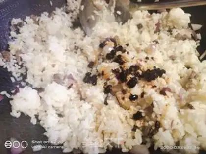 Make Onion beef fried rice step 6
