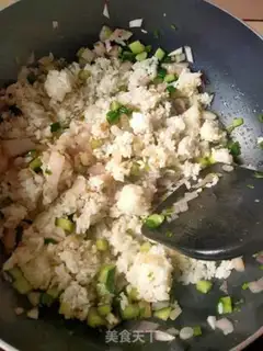 Make Pineapple rice step 2