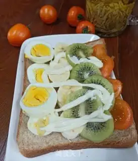 Make Eggs, fruit, whole wheat sandwich step 4