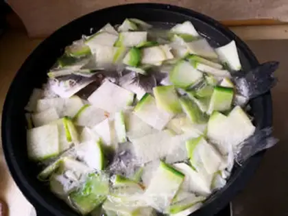 Make Squid radish soup step 3