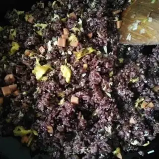 Make Curry makes black rice step 4