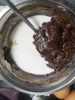Make Blueberry chocolate cake step 5