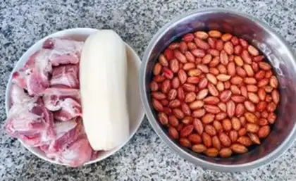 Make Peanut lotion chop soup step 1