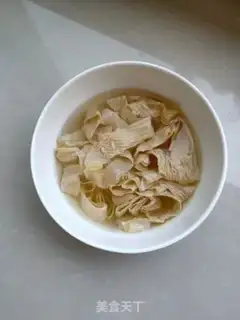 Make Garlic spinach bean peel step 1