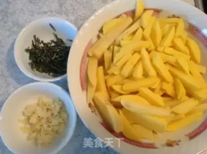 Make Rosemary baked potatoes step 1