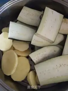Make Garlic mashed potatoes and cheese step 0
