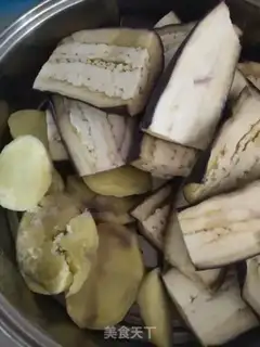 Make Garlic mashed potatoes and cheese step 1