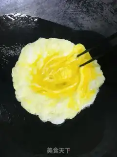 Make Scrambled eggs step 2