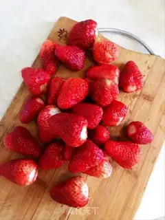 Make Homemade strawberry sauce step 2