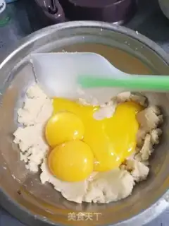 Make Strawberry yogurt cake step 3