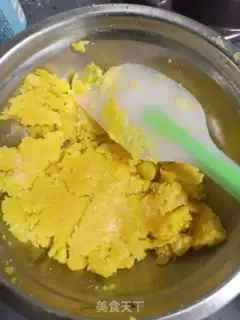 Make Strawberry yogurt cake step 4