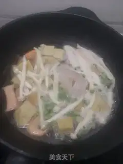Make Curry vegetables, seafood soup step 0